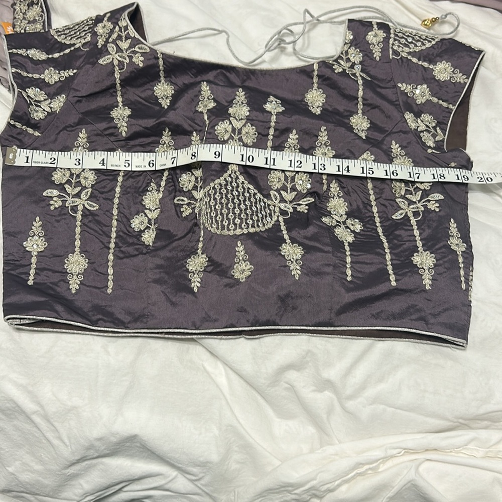 Saree pre pleated ready to wear purple mauve embroidery. Inner Skirt blouse -M. - Picture 12 of 16